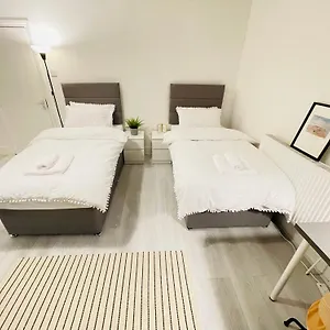  بيت ضيافة Leytonstone House - Sleepylodge