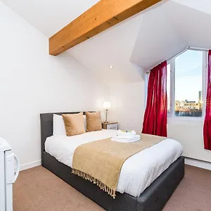 Guest house Riverbank, London